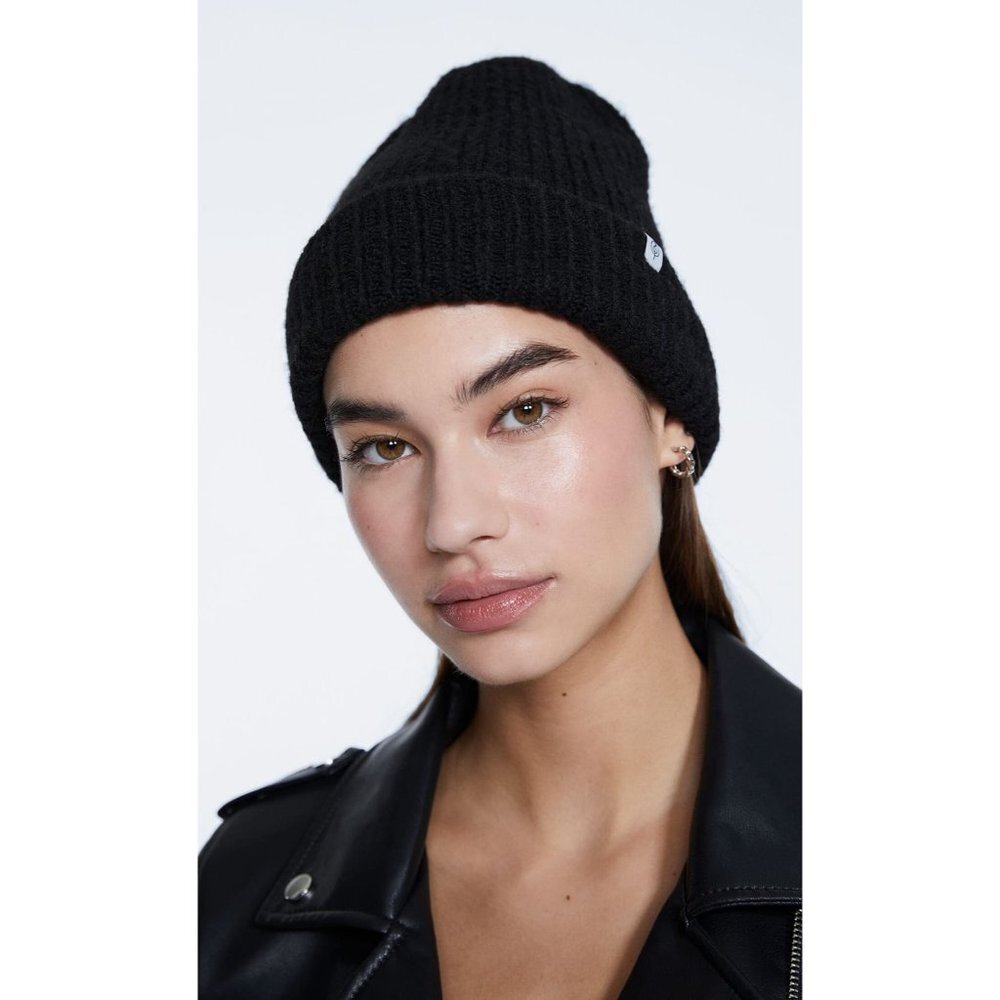 NWT STRADIVARIUS Unisex BASIC MELANGE BEANIE Size OS Color Black
